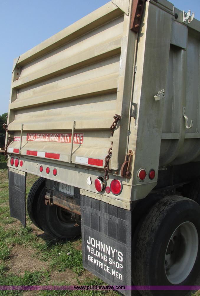 image for item F7159 1994 Fruehauf DAX-14-06D-F3-16 aluminum triple axle dump trailer