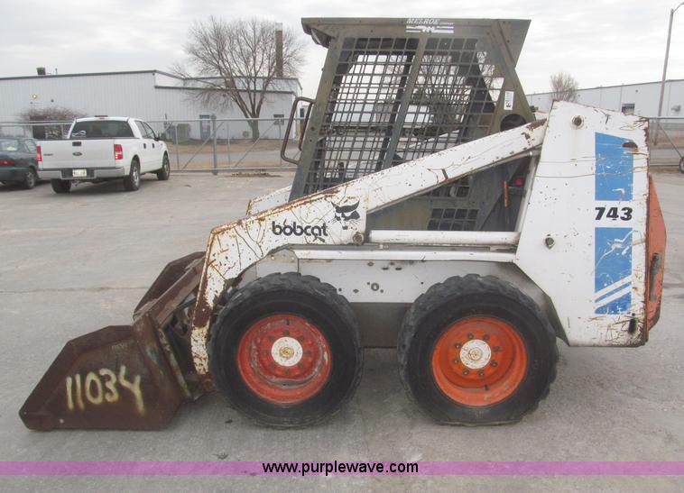 image for item F7278 1989 Bobcat 743 skid steer