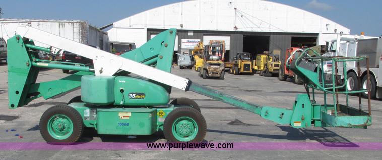 image for item F7473 1999 JLG 35E boom lift