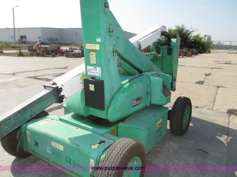 image for item F7473 1999 JLG 35E boom lift