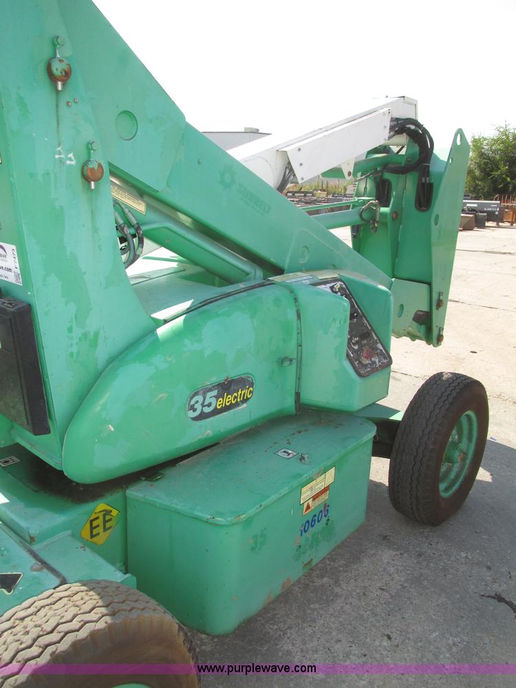 image for item F7473 1999 JLG 35E boom lift
