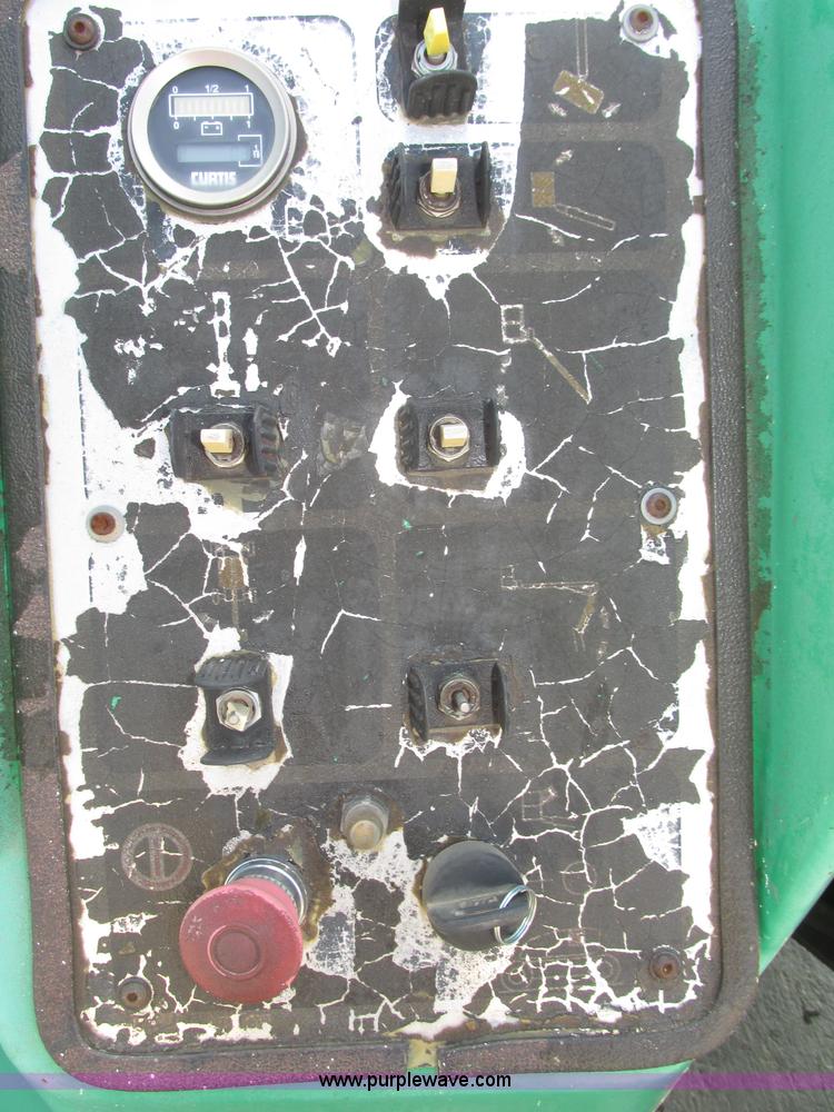 image for item F7473 1999 JLG 35E boom lift