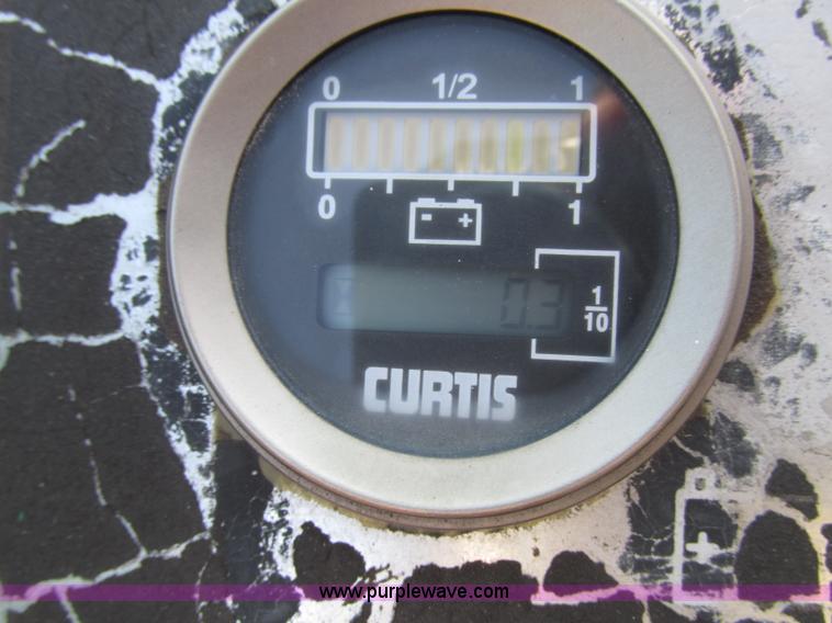 image for item F7473 1999 JLG 35E boom lift