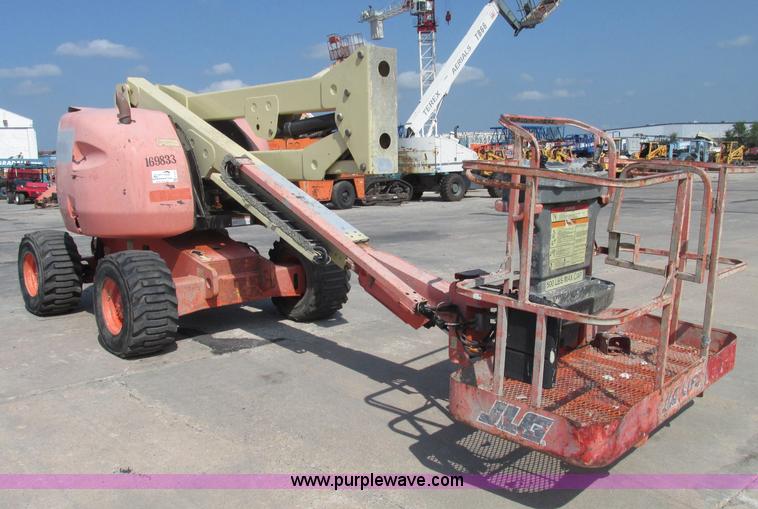 image for item F7474 2000 JLG 450A boom lift