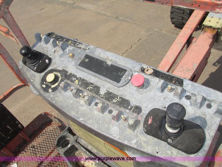 image for item F7474 2000 JLG 450A boom lift