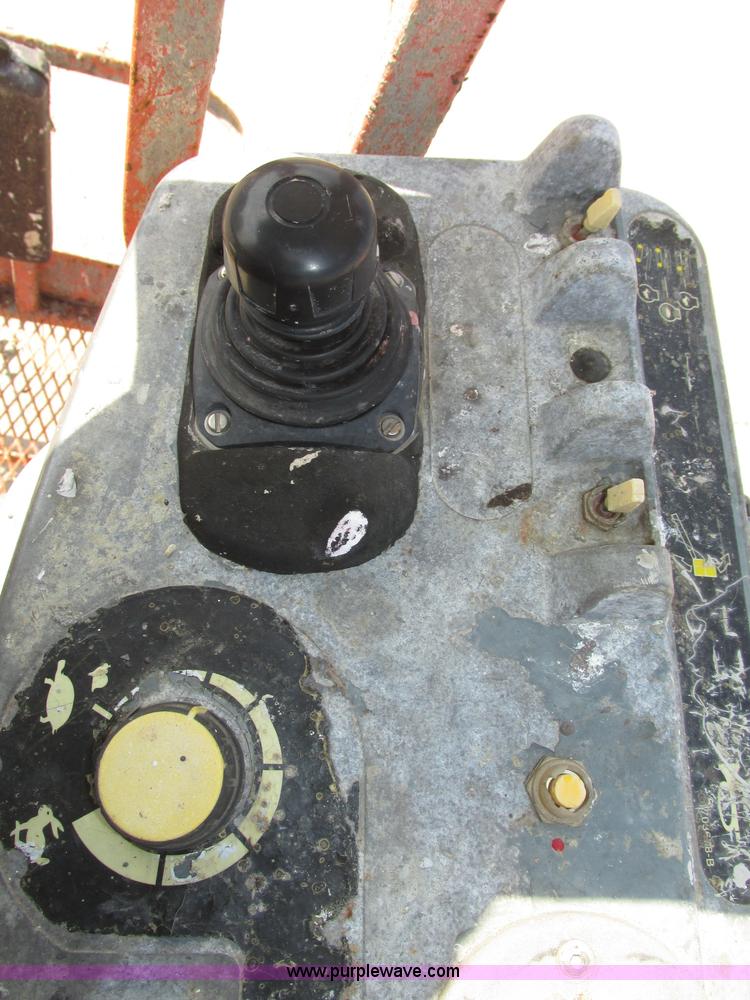 image for item F7474 2000 JLG 450A boom lift