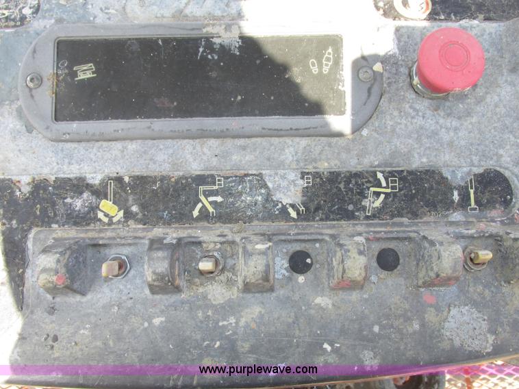 image for item F7474 2000 JLG 450A boom lift