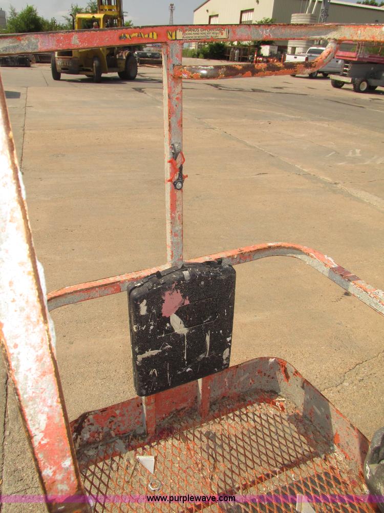 image for item F7474 2000 JLG 450A boom lift