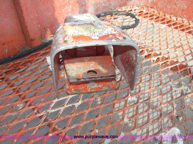 image for item F7474 2000 JLG 450A boom lift