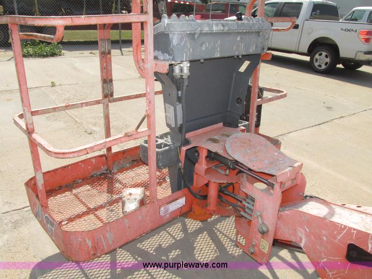image for item F7474 2000 JLG 450A boom lift