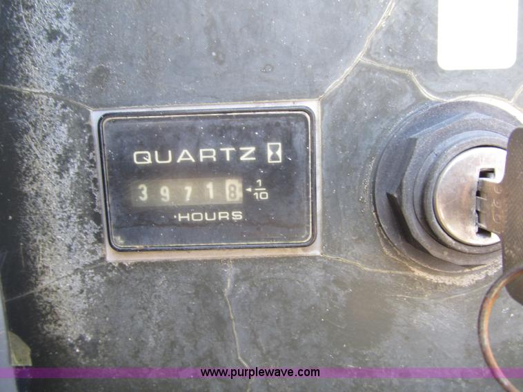 image for item F7474 2000 JLG 450A boom lift