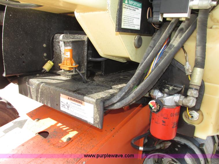 image for item F7474 2000 JLG 450A boom lift
