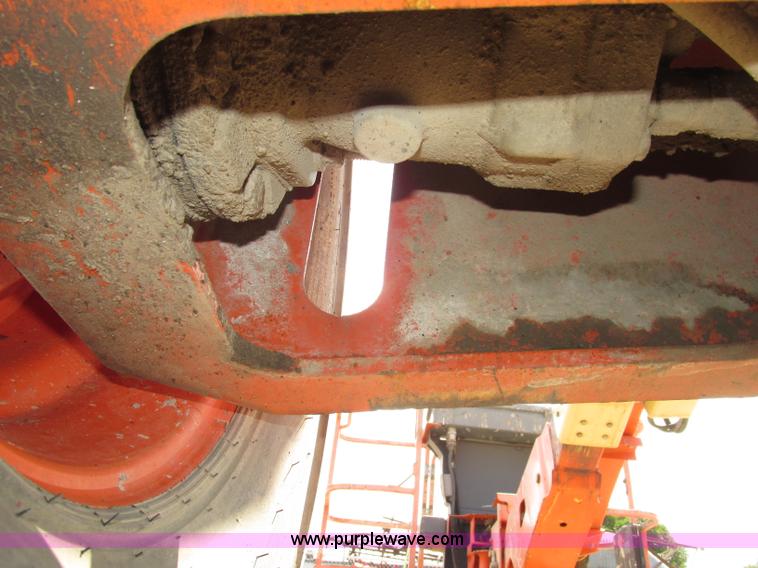 image for item F7474 2000 JLG 450A boom lift