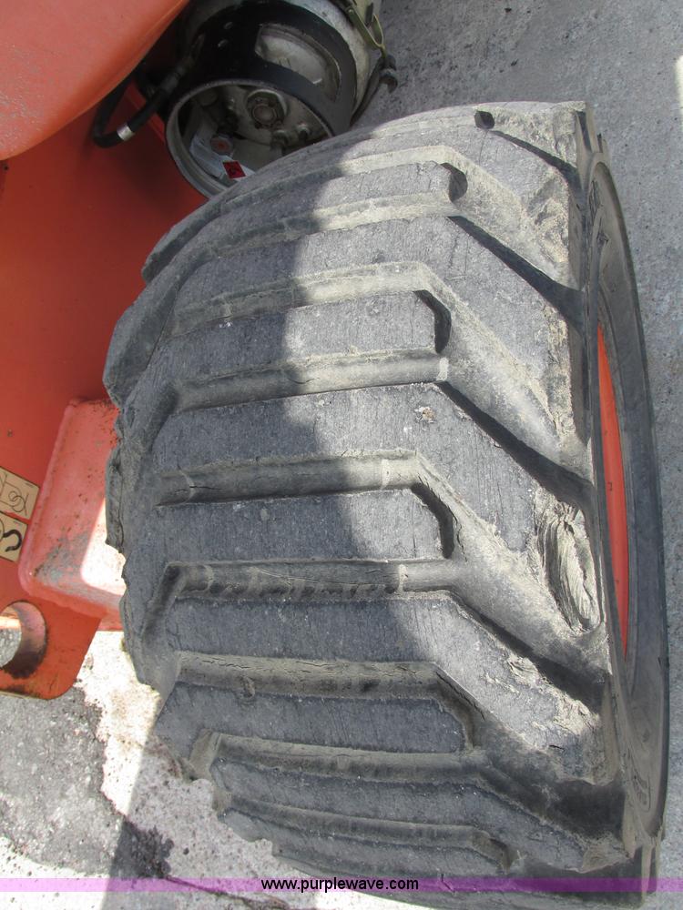 image for item F7474 2000 JLG 450A boom lift