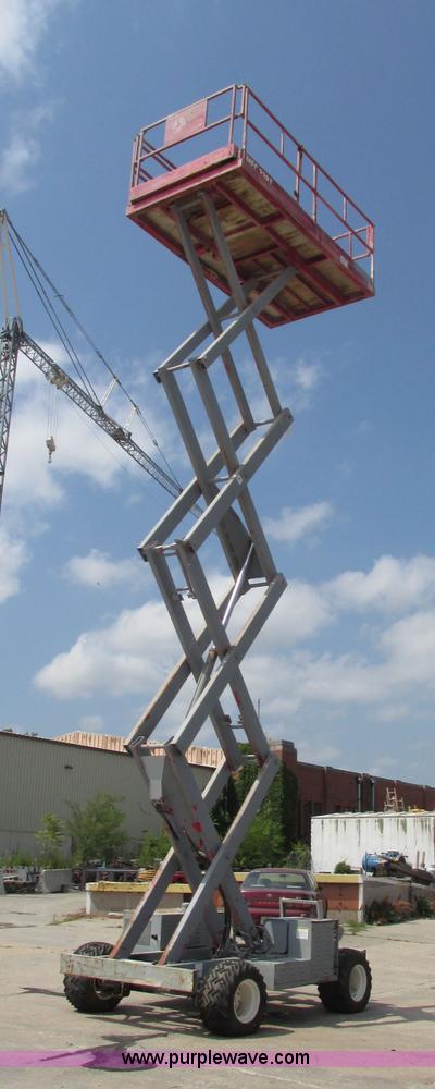 image for item F7475 Mec 33RT scissor lift