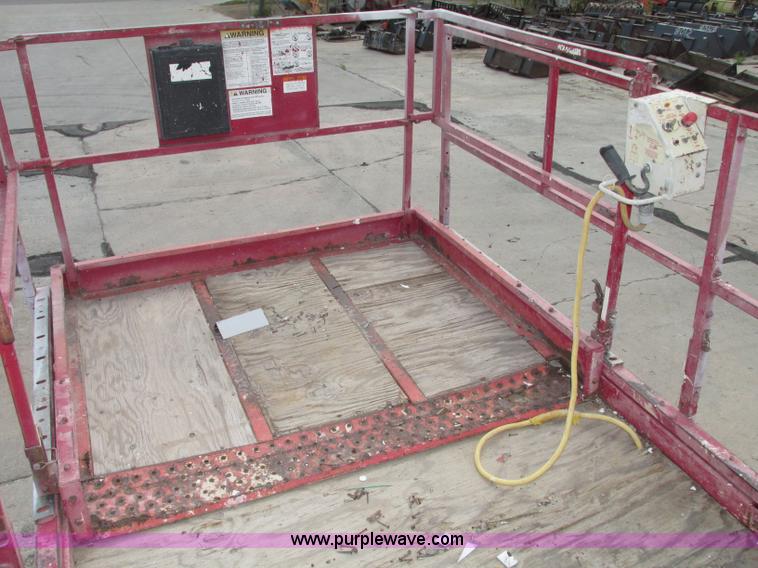 image for item F7475 Mec 33RT scissor lift
