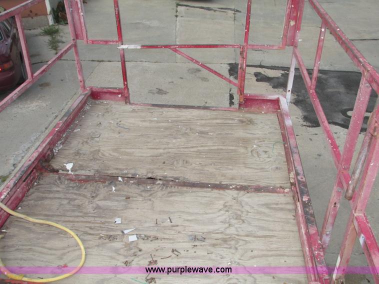 image for item F7475 Mec 33RT scissor lift