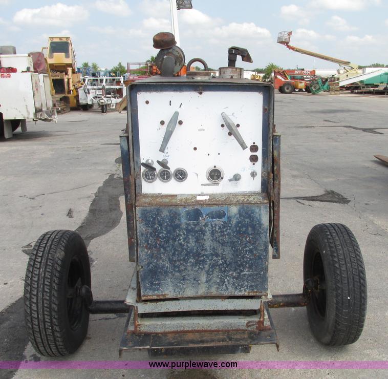 image for item F7476 Miller welder/generator