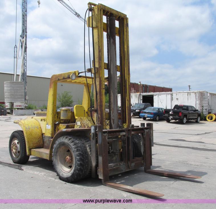 image for item F7477 Hyster H165E forklift