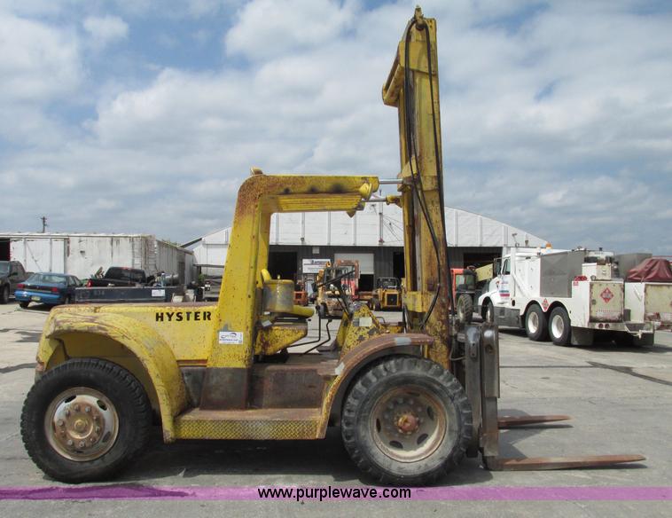 image for item F7477 Hyster H165E forklift