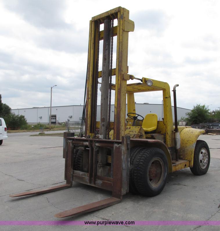 image for item F7477 Hyster H165E forklift