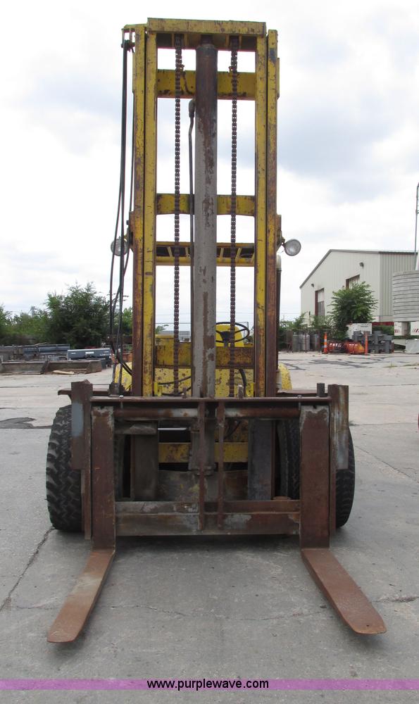 image for item F7477 Hyster H165E forklift