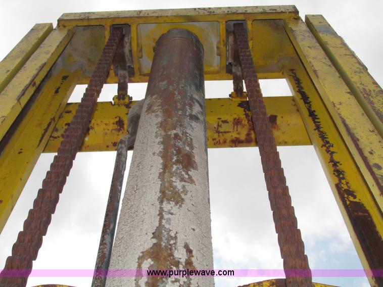 image for item F7477 Hyster H165E forklift