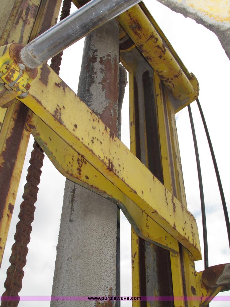 image for item F7477 Hyster H165E forklift