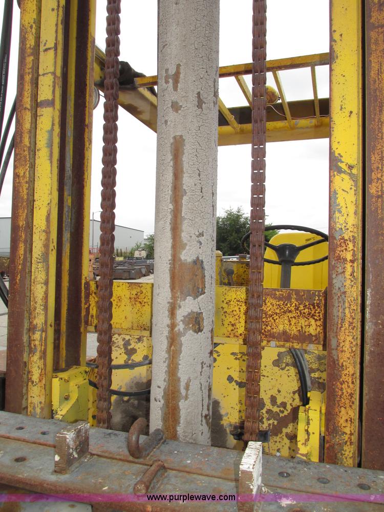 image for item F7477 Hyster H165E forklift