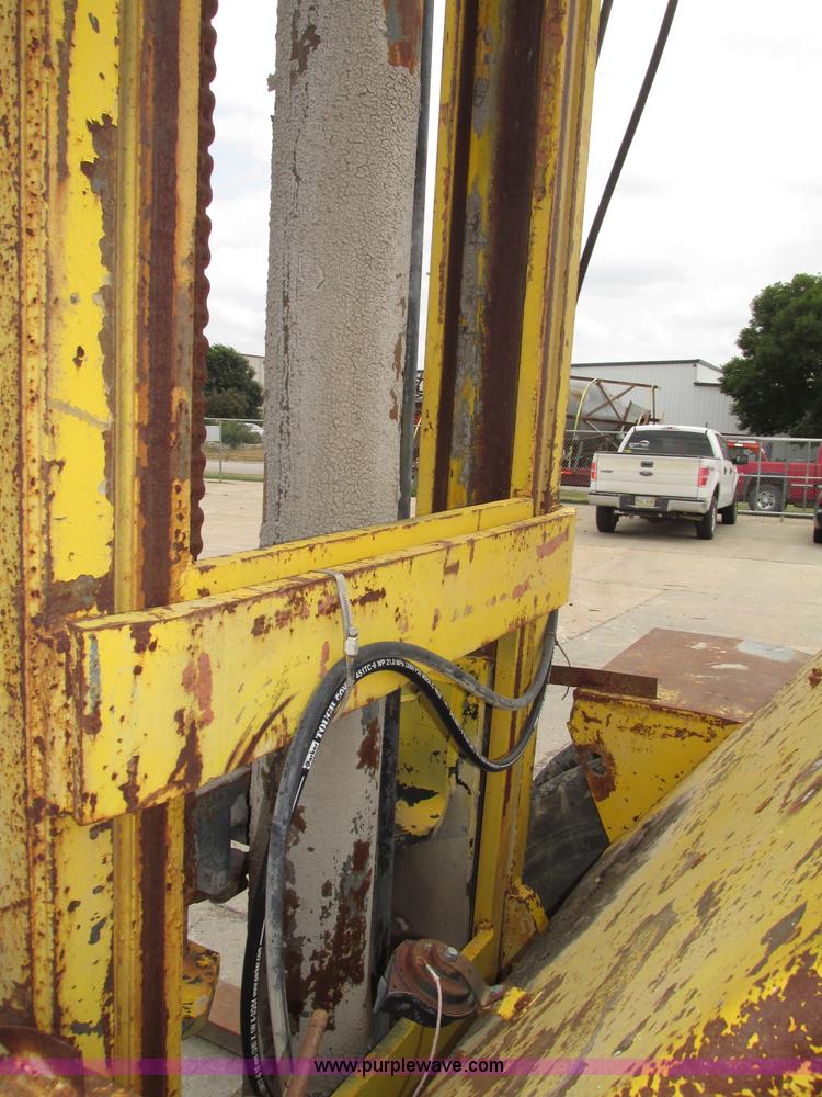 image for item F7477 Hyster H165E forklift