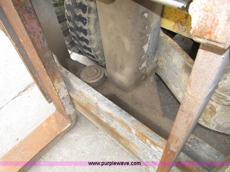 image for item F7477 Hyster H165E forklift