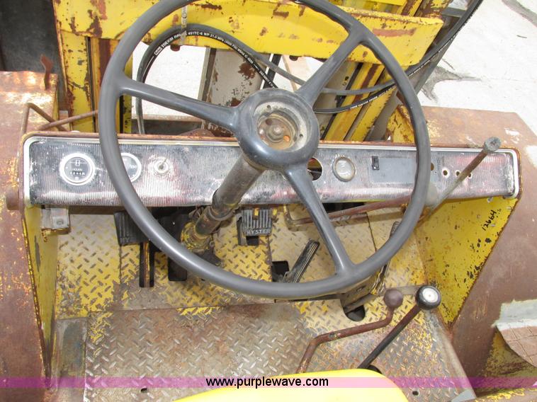 image for item F7477 Hyster H165E forklift