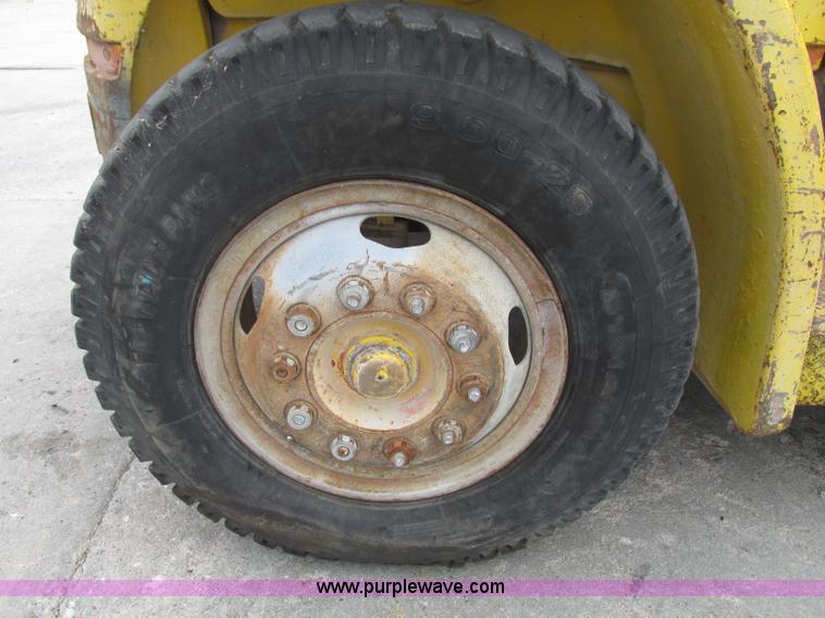 image for item F7477 Hyster H165E forklift