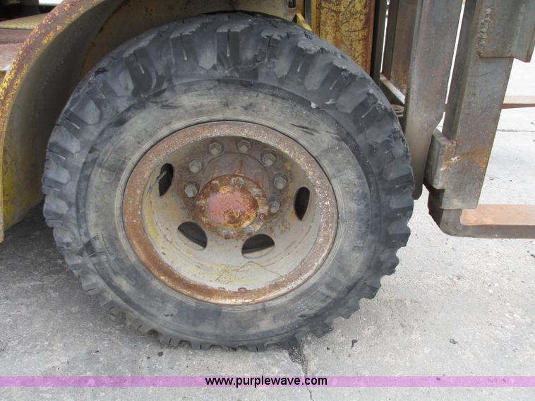 image for item F7477 Hyster H165E forklift