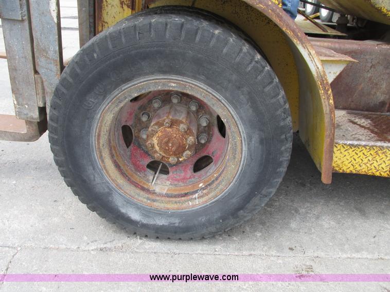 image for item F7477 Hyster H165E forklift