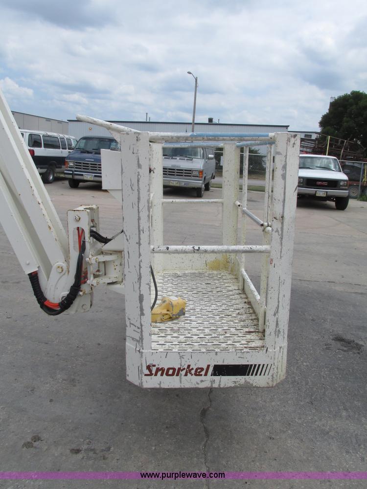 image for item F7478 2000 Snorkel ATB-50F0 boom lift