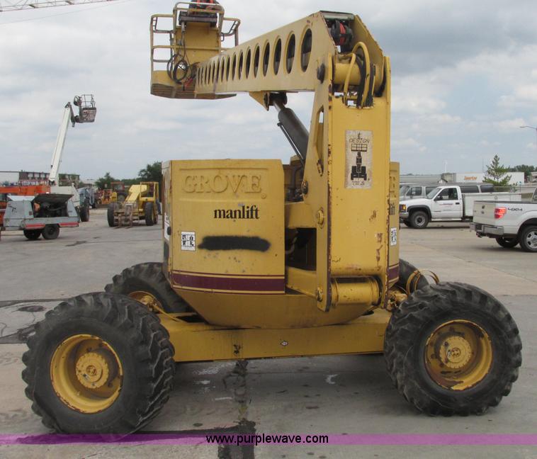 image for item F7480 Grove AMZ 66XT boom lift