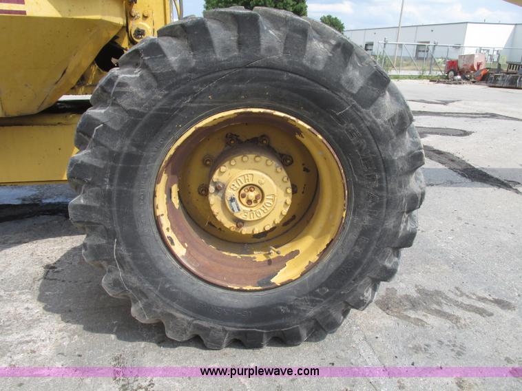 image for item F7480 Grove AMZ 66XT boom lift