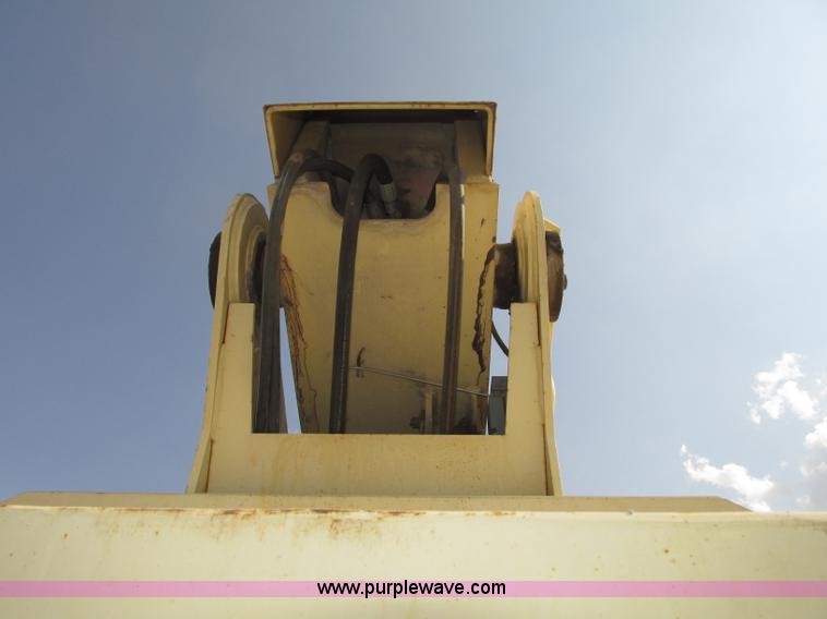 image for item F7481 1998 JLG 80HX boom lift