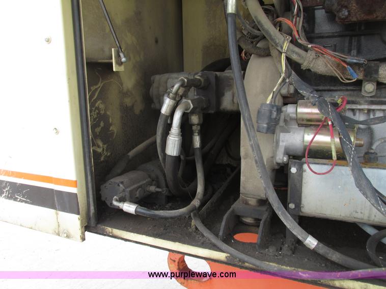 image for item F7481 1998 JLG 80HX boom lift