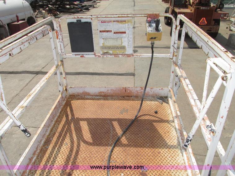 image for item F7482 1996 JLG 3969 Commander electric scissor lift