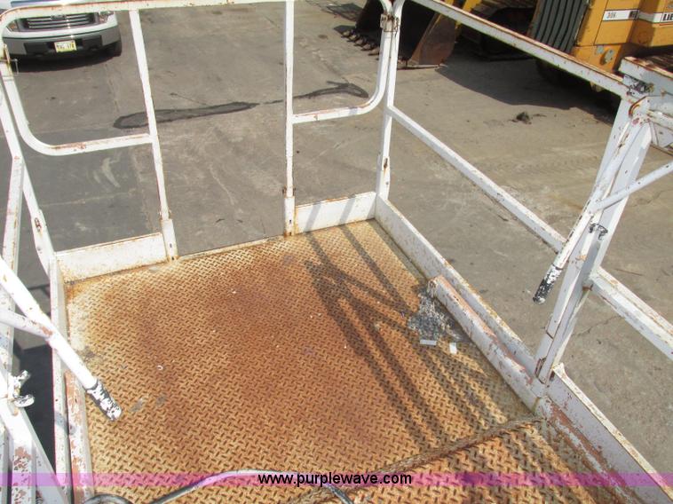 image for item F7482 1996 JLG 3969 Commander electric scissor lift