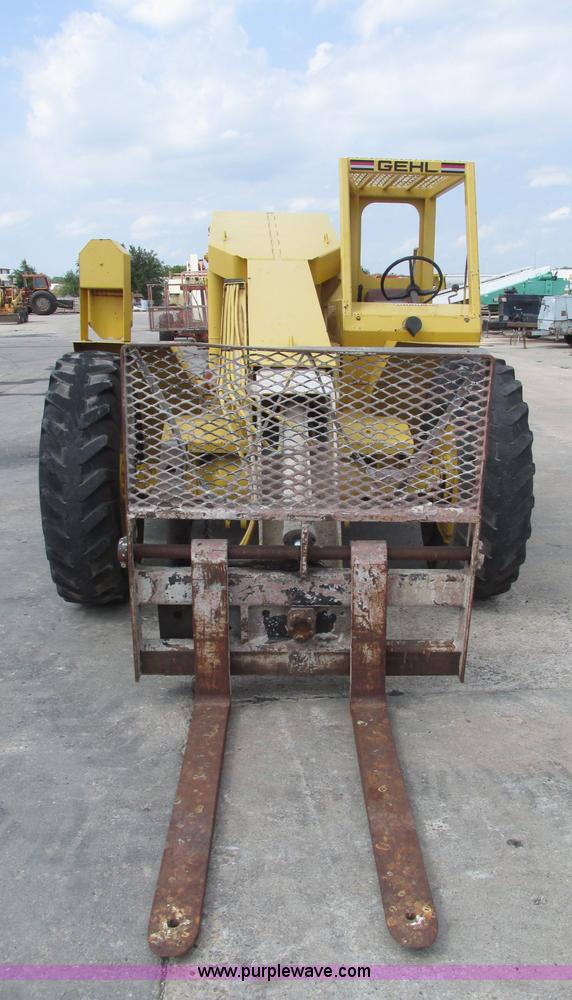 image for item F7483 Gehl 513 telehandler