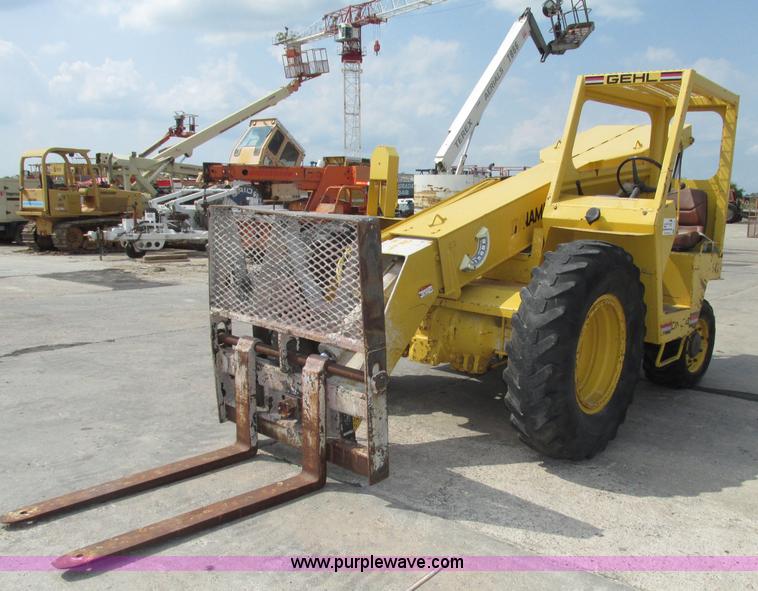 image for item F7483 Gehl 513 telehandler