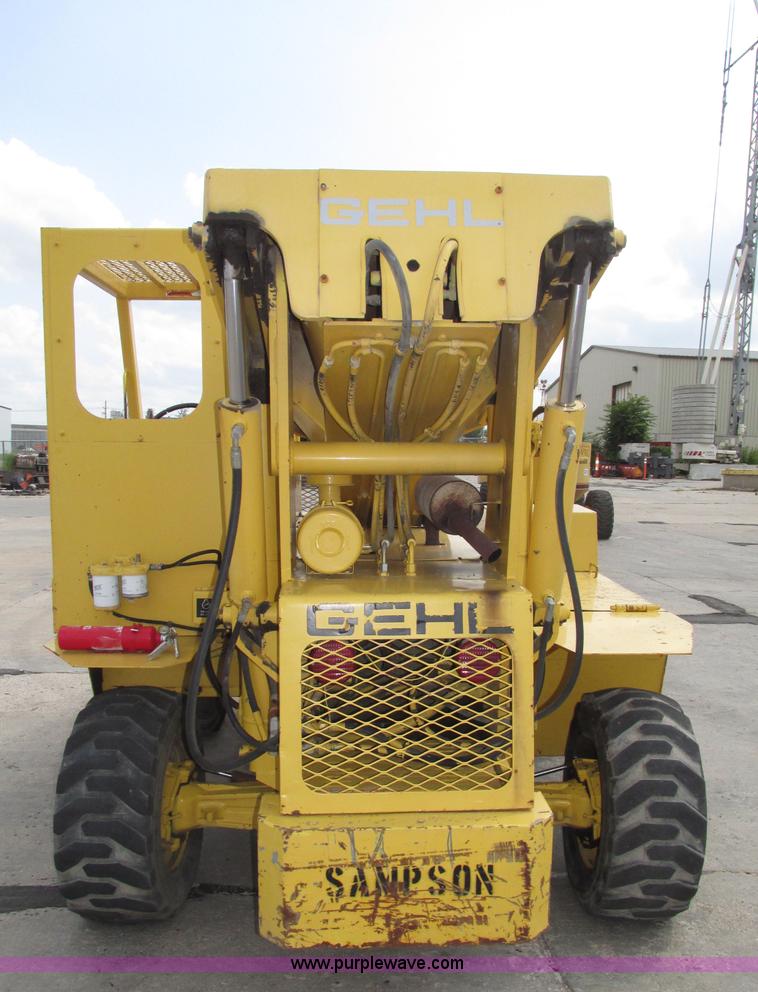 image for item F7483 Gehl 513 telehandler