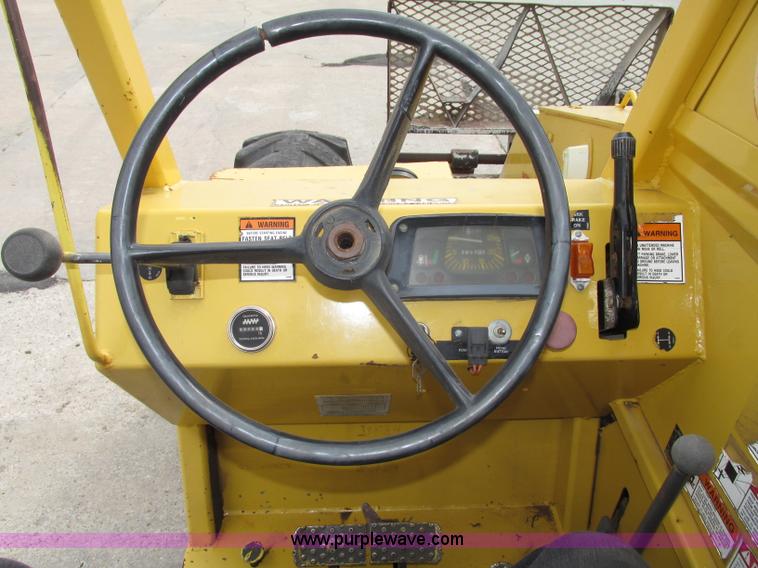 image for item F7483 Gehl 513 telehandler