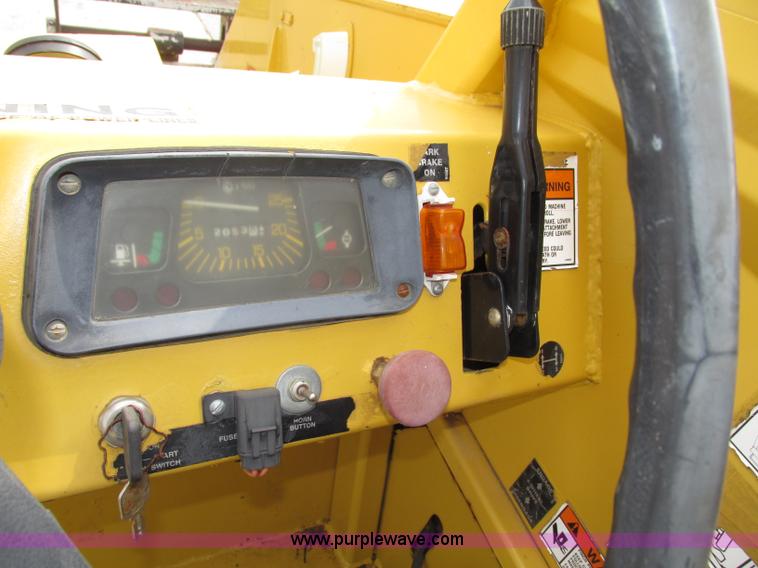 image for item F7483 Gehl 513 telehandler