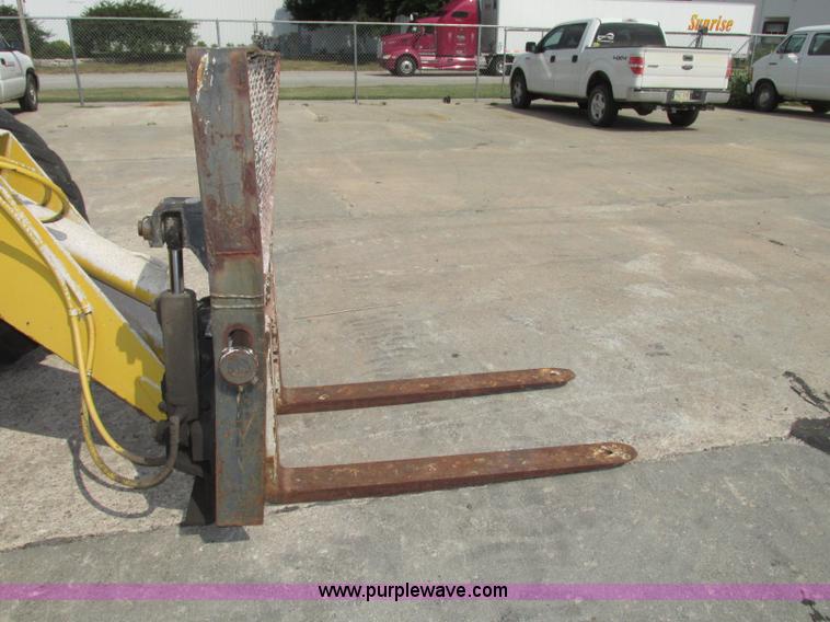 image for item F7483 Gehl 513 telehandler