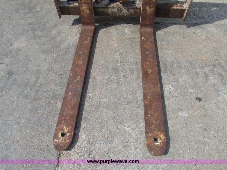 image for item F7483 Gehl 513 telehandler