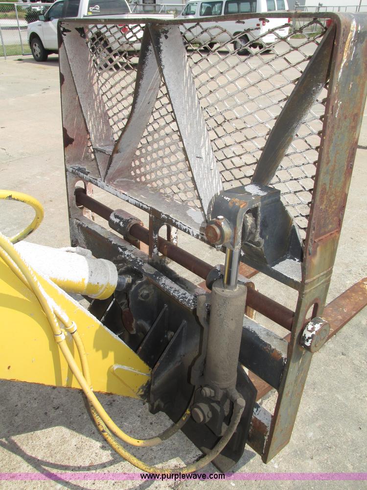 image for item F7483 Gehl 513 telehandler